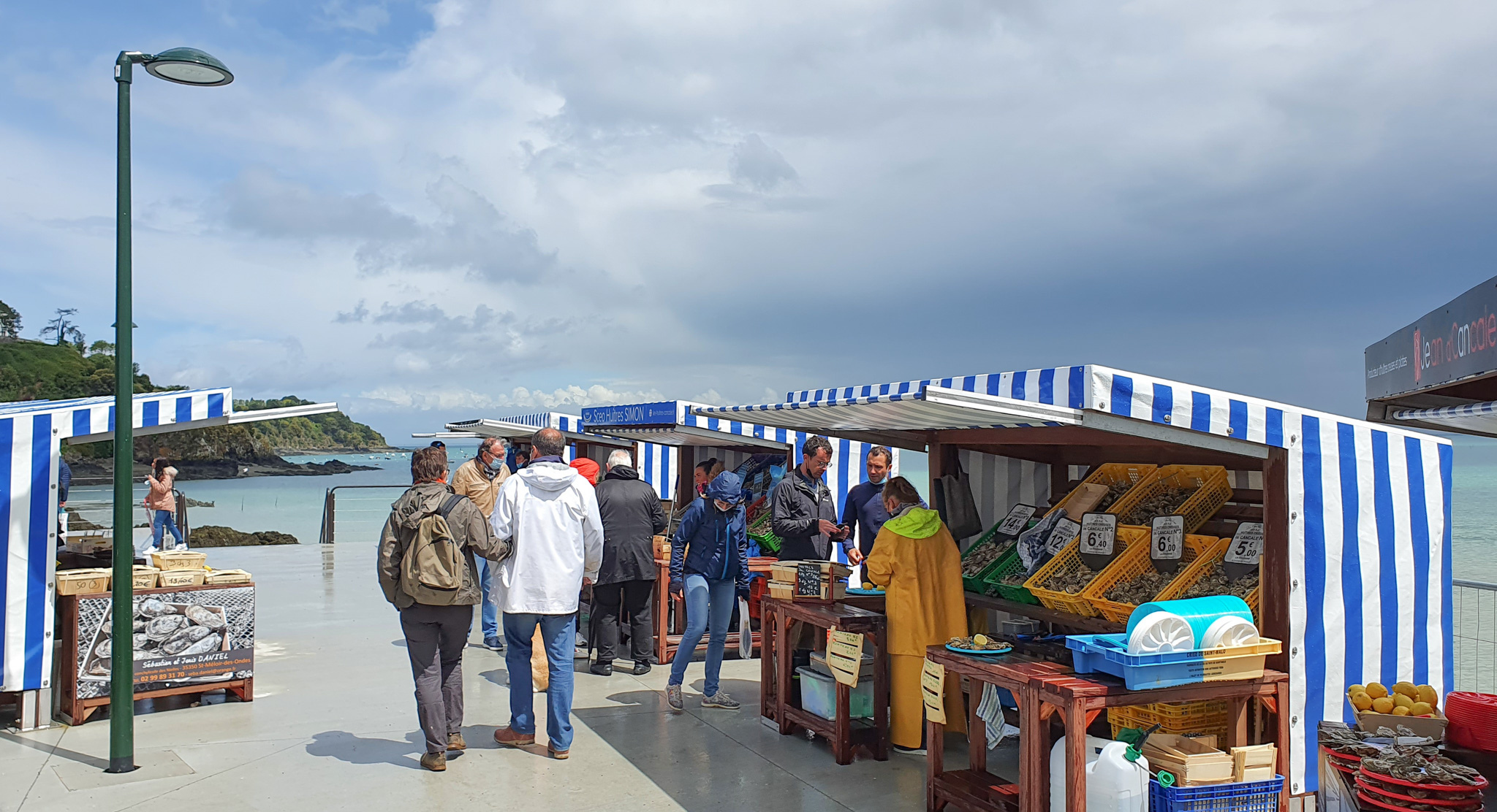 Marché-aux-huitres-cancale-proche-camping-duguesclin_SMBMSM